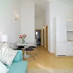 Flynn Apartman *