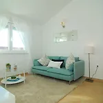 Flynn Apartman *
