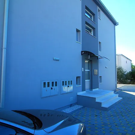 Flynn Trogir